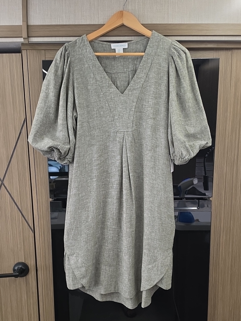 🌴NWT, LINEN BLEND, MIDI DRESS, BY "CYNTHIA ROWLEY" 🌴
